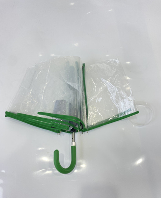 Minimalistisch, manuell geöffnet, dreifach gefaltetes Ledernageln, transparenter Regenschirm, 21 Zoll leicht zu tragen.