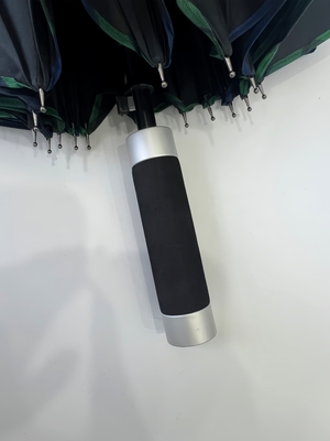 Bleiben Sie trocken 25 Zoll großer, gerader Griff Kompaktes Golfbrolly mit 16 Rippen Superwindschutzschirm