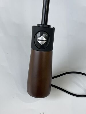 Winddichte Holzschacht Sonnenschirm 23 Zoll hohe Stabilität perfekt für Garten Terrasse Strand und Outdoor-Geschäftsumgebungen