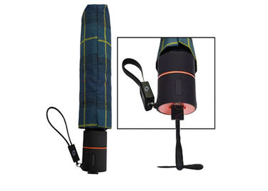 Klassischer Plaid-Regenschirm mit Usb-Ladegerät-Energie-Bank-Griff-Durchmesser 97cm