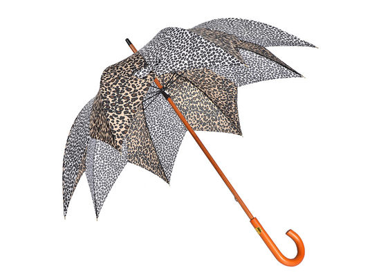 Hölzerner J-Griff-Leopard-Schriftfarbe-Änderungs-Regenschirm für Frauen