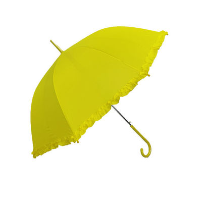 Die Rüsche der Frauen auf geradem Regenschirm des Rand-Polyester-190T